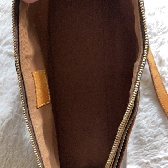 Auth Louis Vuitton Popincourt Bag - Picture 8 of 15